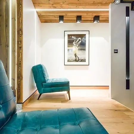 6br Chalet Residential Of Planards- If You Want To Book, Please Contact On Wh-ats-app - 0034-635-518-057 !!!! Villa Chamonix